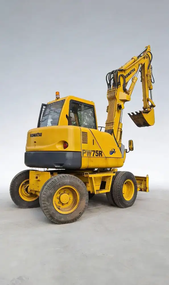EXCAVATOR KOMATSU PW75R