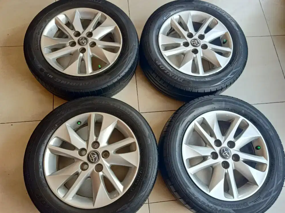 Jual peleg & ban Innova ribbon kond.fpeleg masih orian ban layak pakai