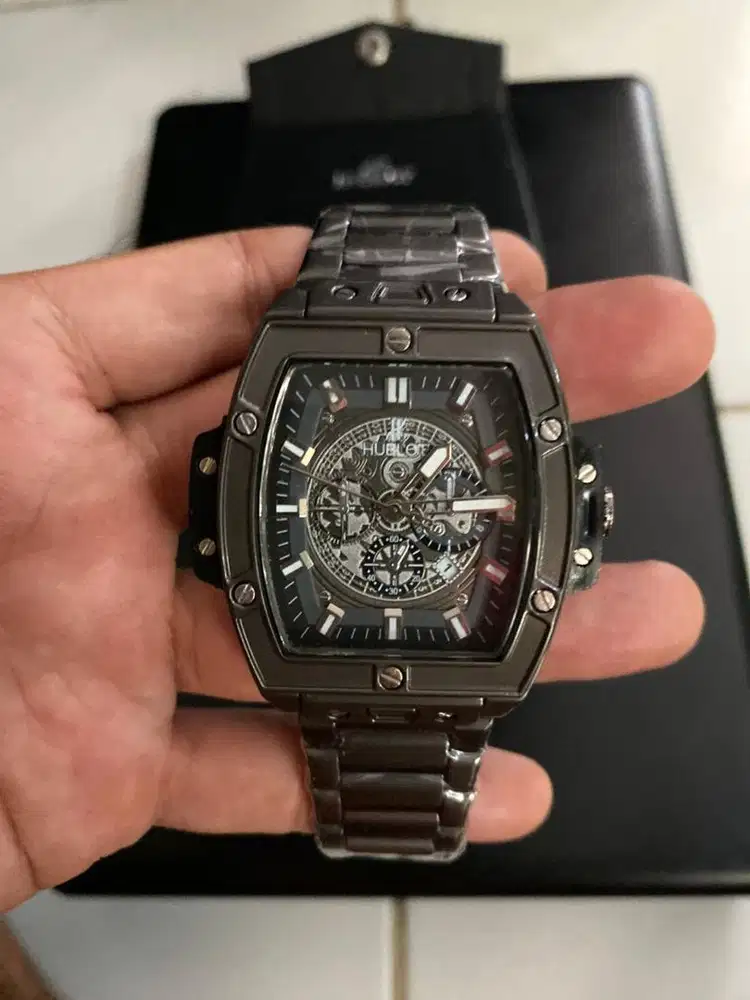 Jam pria elegan murmer