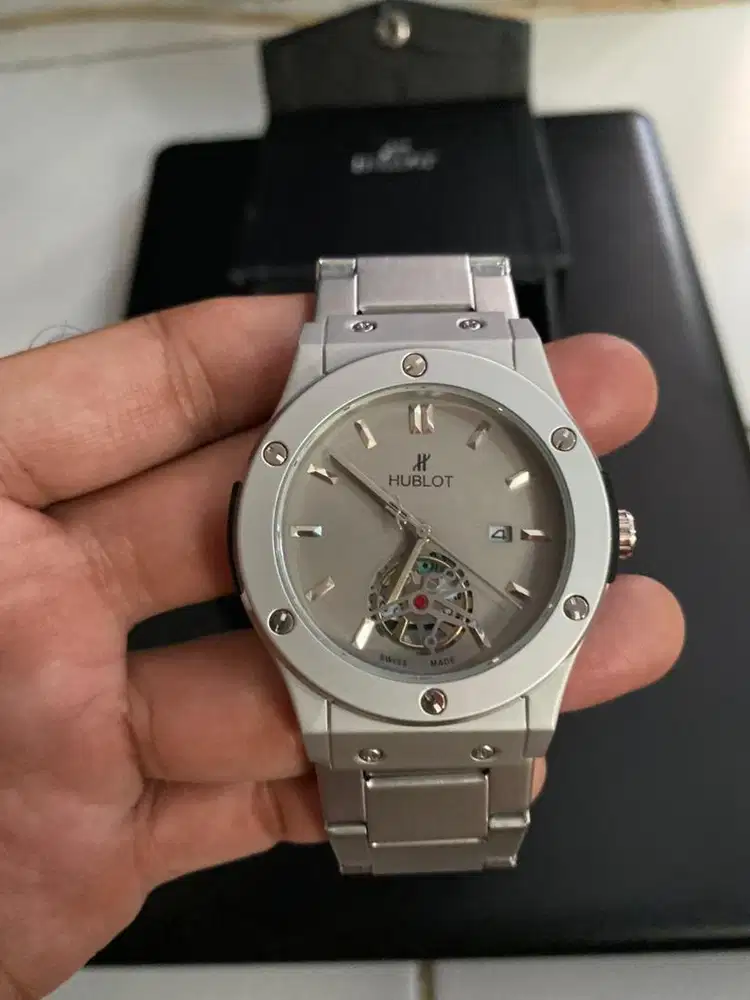 Jam pria elegan w abu