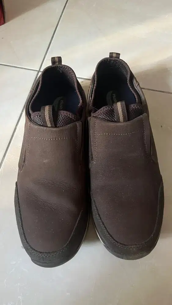 Preloved Hush Puppies sz 43