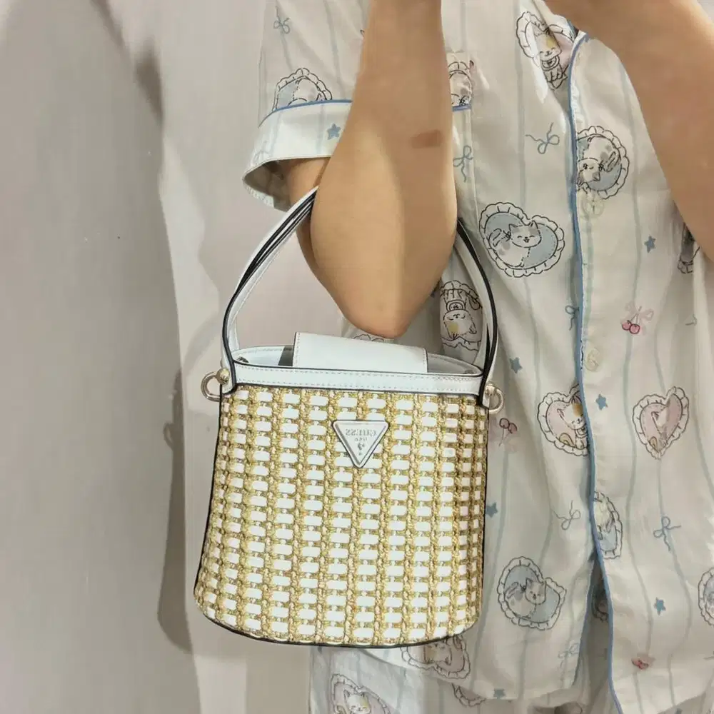 Bucket Bag Guess