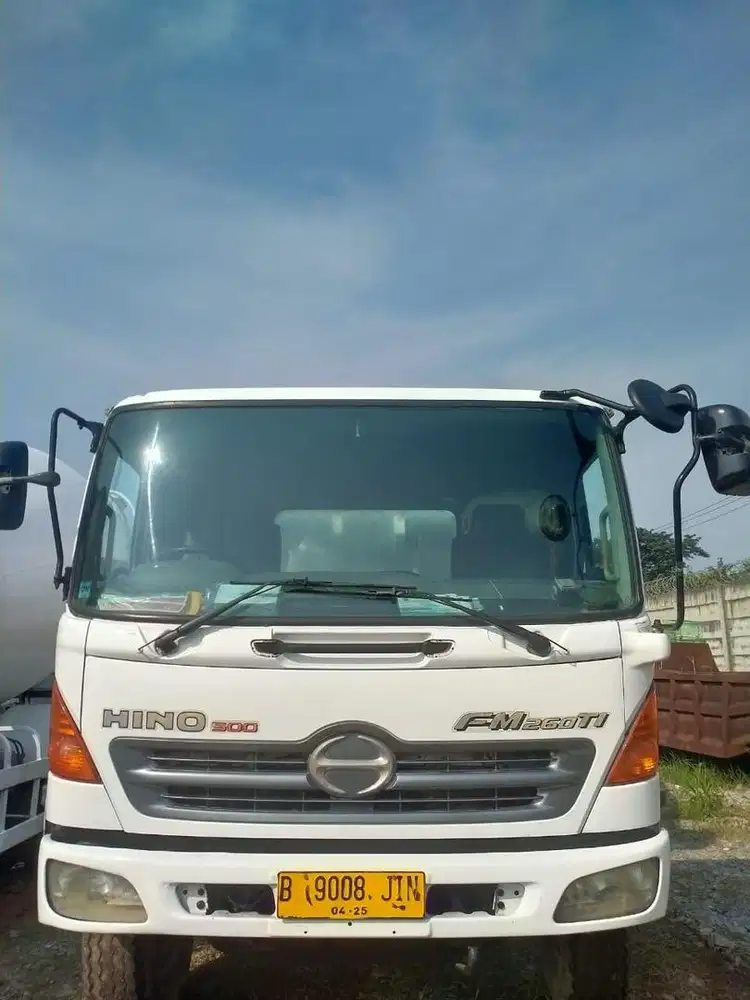 Truck Mixer Hino 7 kubik