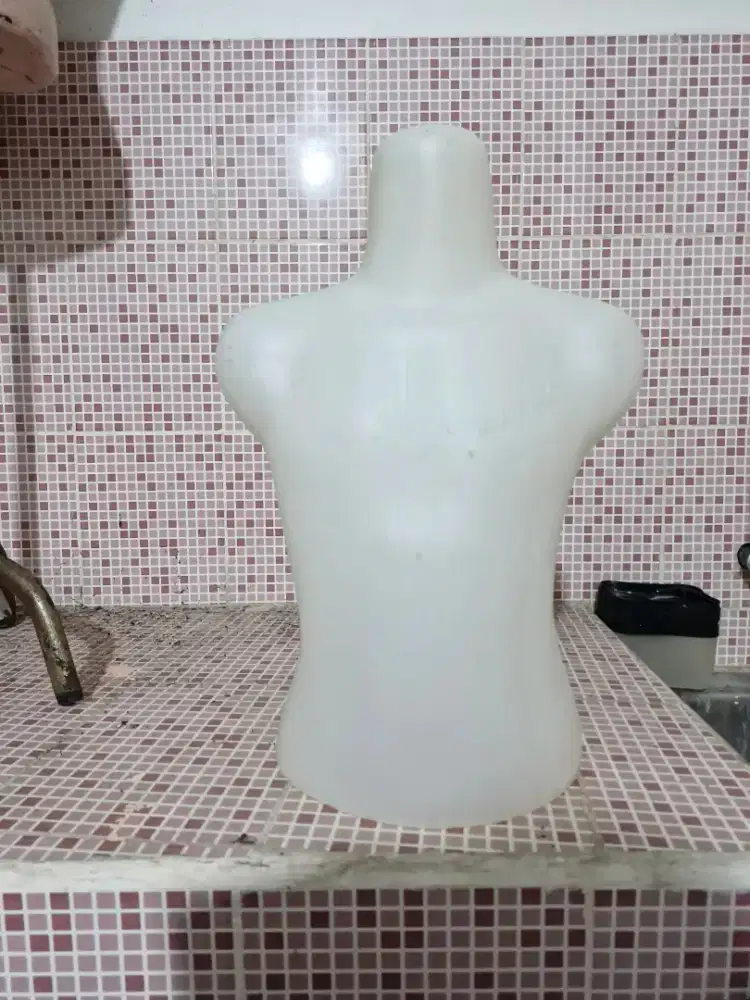 Dijual patung anak bekas.