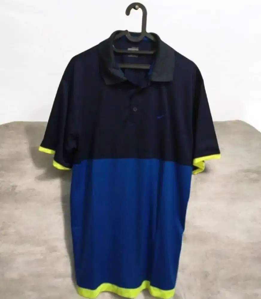 Kaos Berkerah Pria. Merk Nike