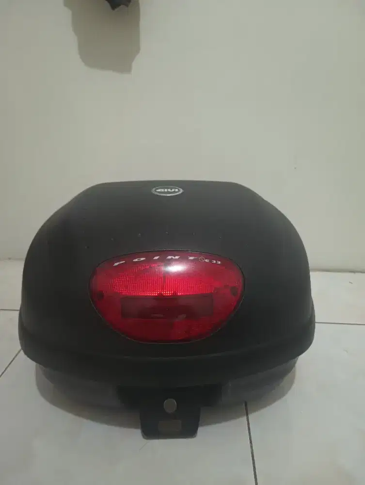 Box Givi e33 point like new