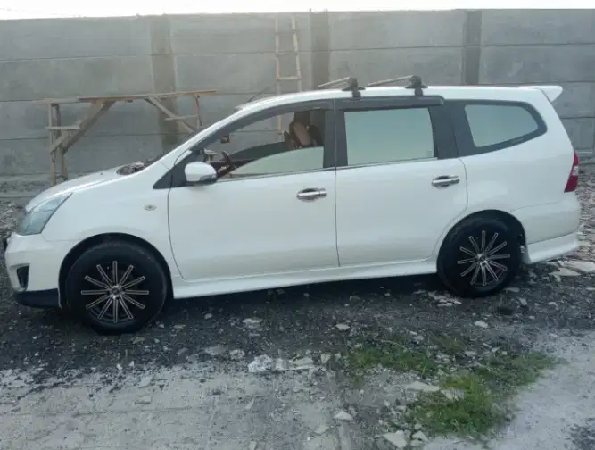 Nissan Grand livina 2013 Bensin