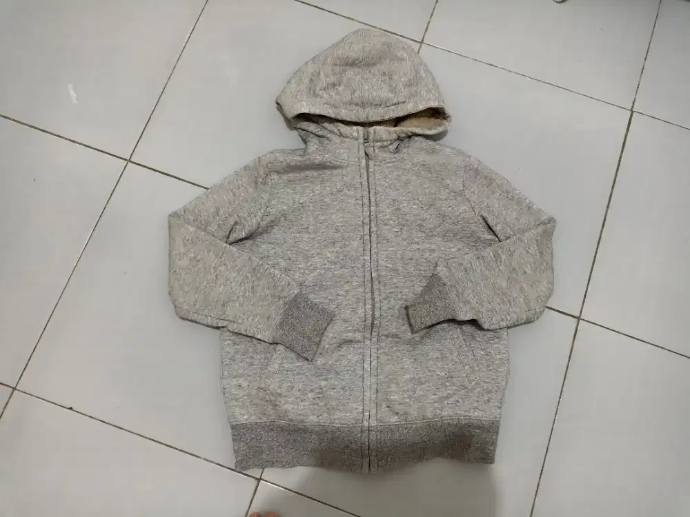 Jaket zip hoodie uniqlo anak
