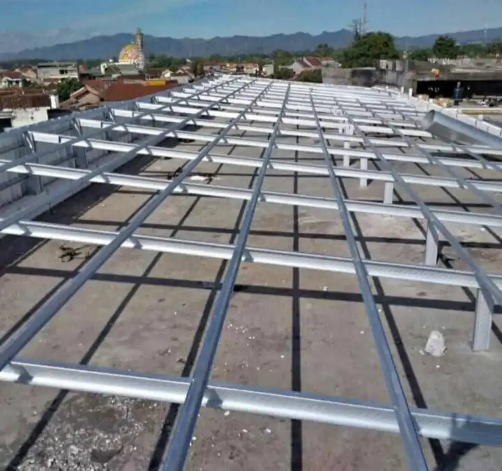 Baja ringan terpasang dan plafon PVC terpasang