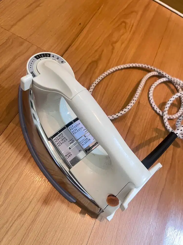 Setrika Panasonic NI-22AWT bekas seperti baru