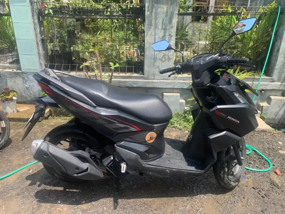 Dijual vario 160 tahun 2023 warna hitam