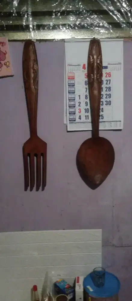 Hiasan kayu model sendok garpu