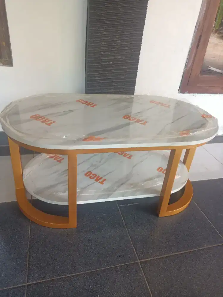 Meja hpl oval minimalis