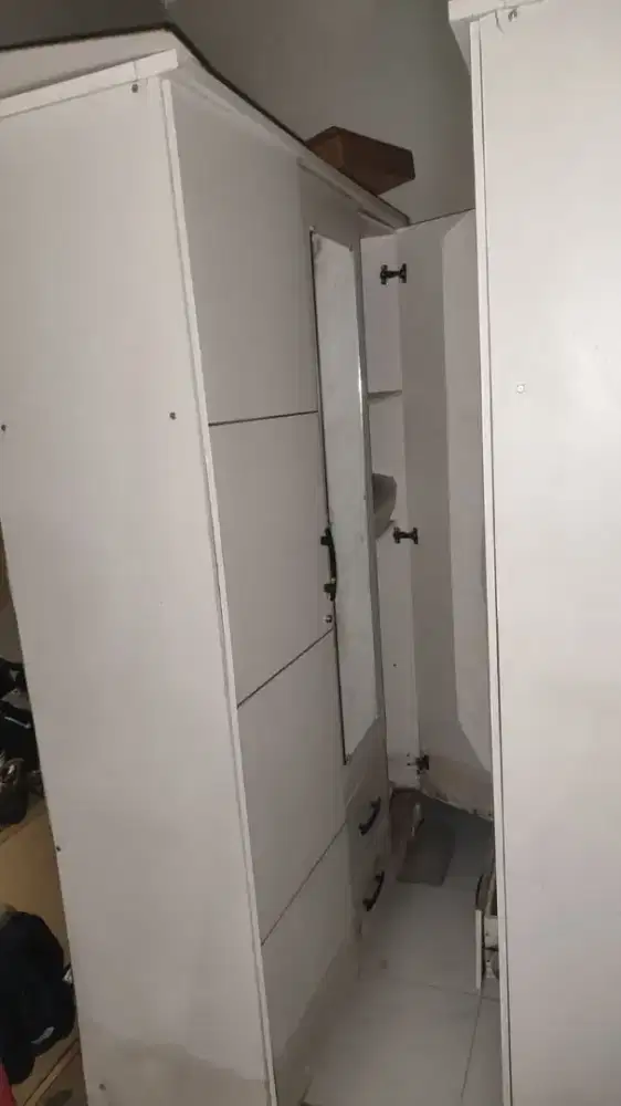 Dijual cepat lemari baju