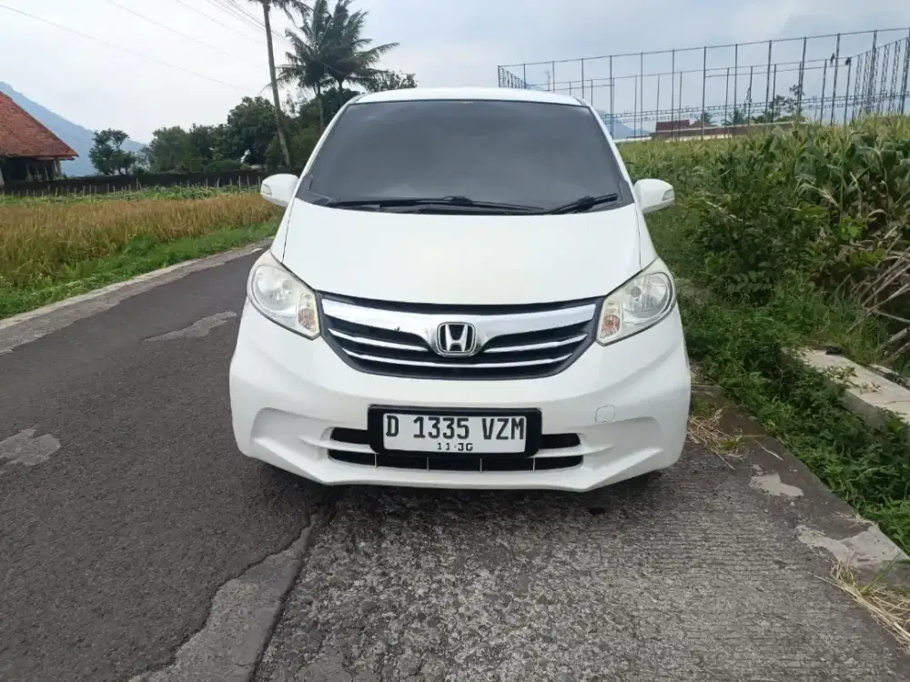 HONDA FREED 2013