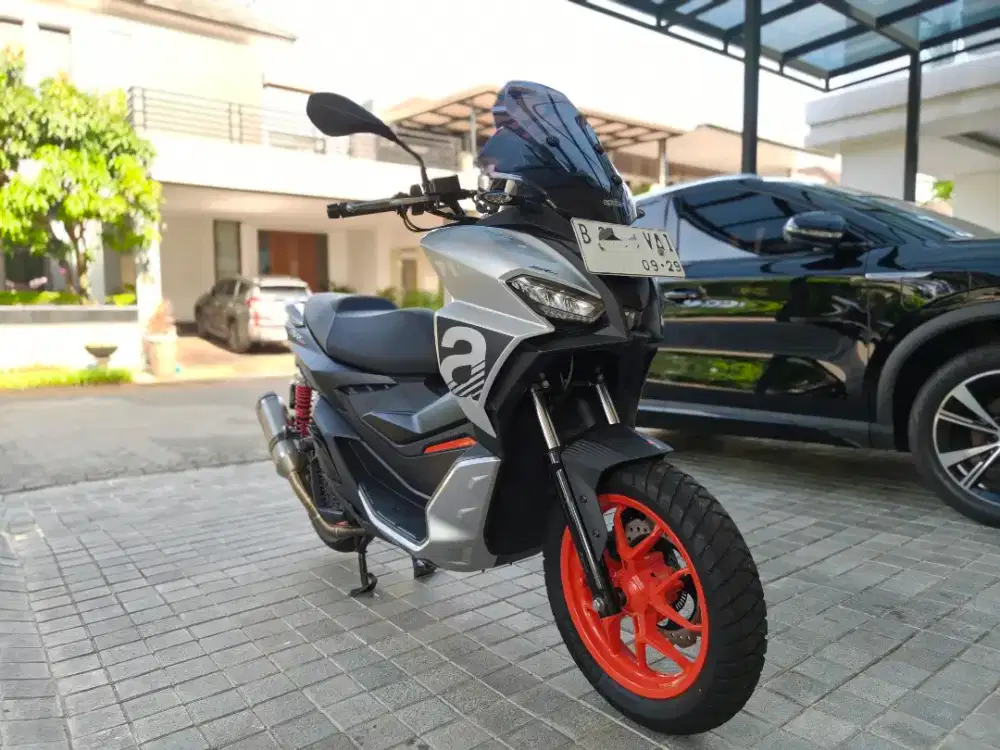 Aprillia SR GT 200
