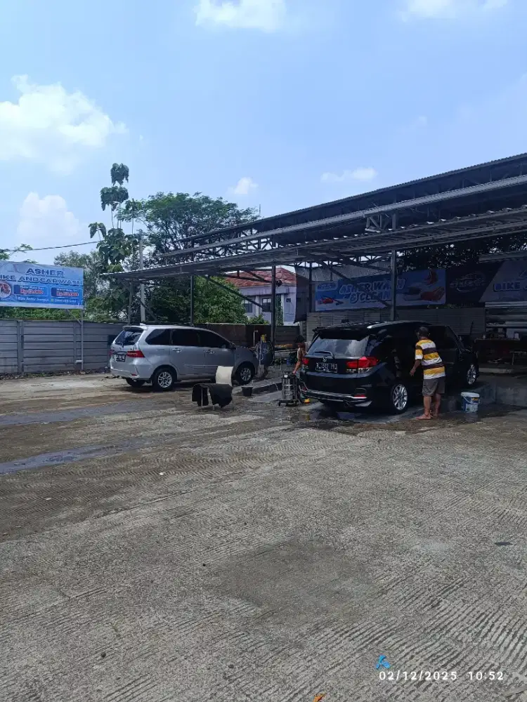 Loker Steam motor mobil