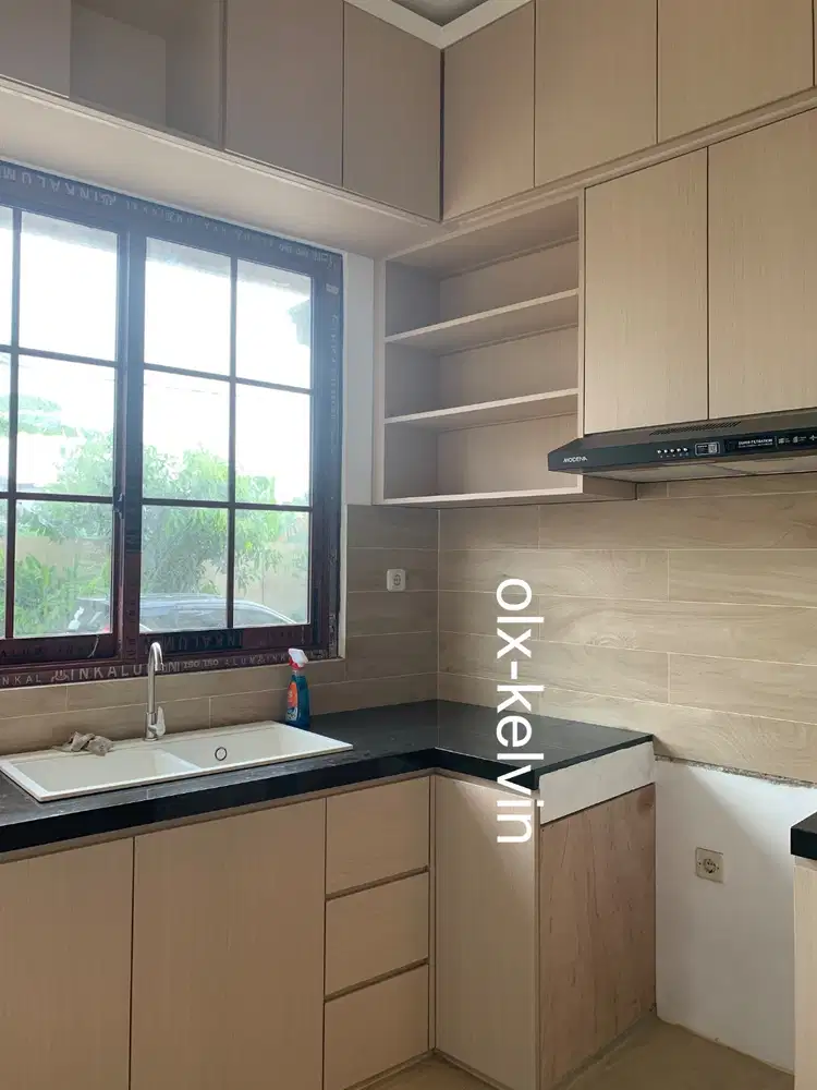 [Disewakan] Rumah hook 3 lantai bergaya Jepang lokasi dekat greenlake