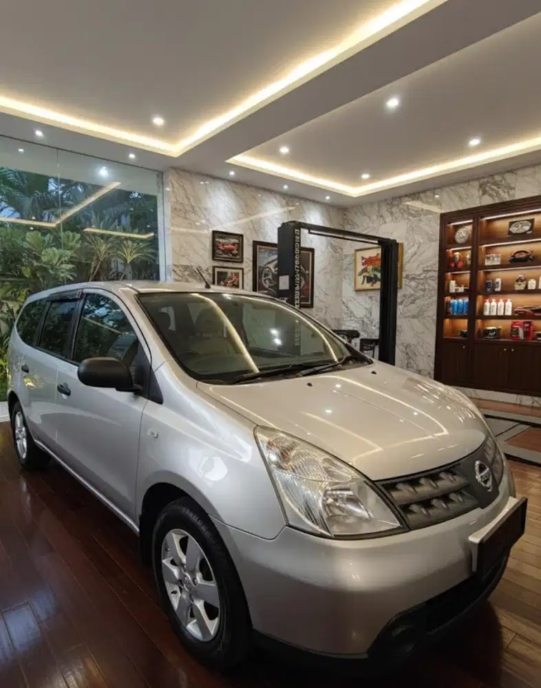 Nissan Grand livina 2010 Bensin
