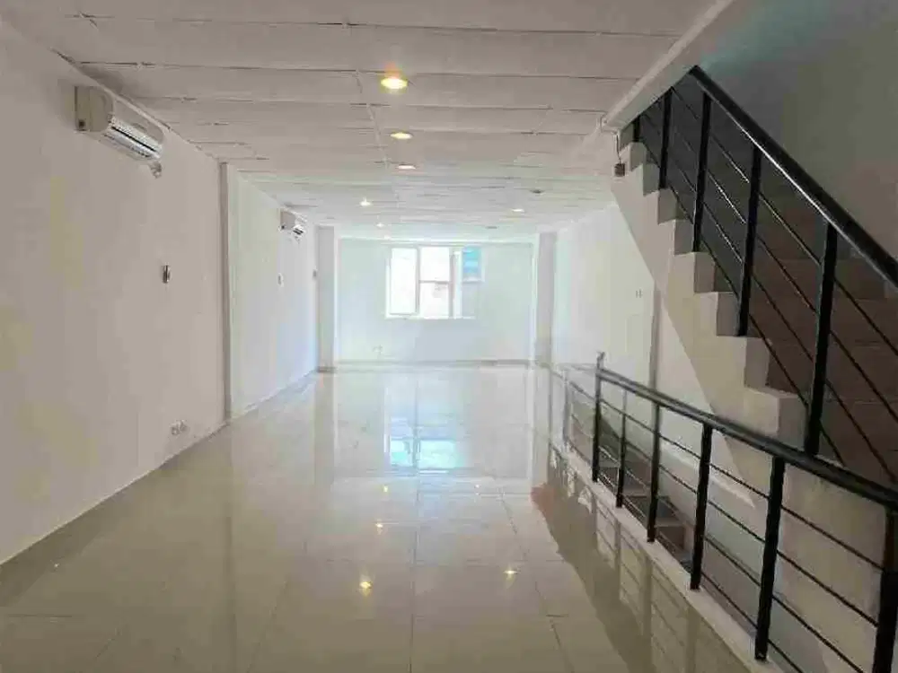 Disewakan Ruko Siap Pakai 3 Lantai di Golden Boulevard BSD City