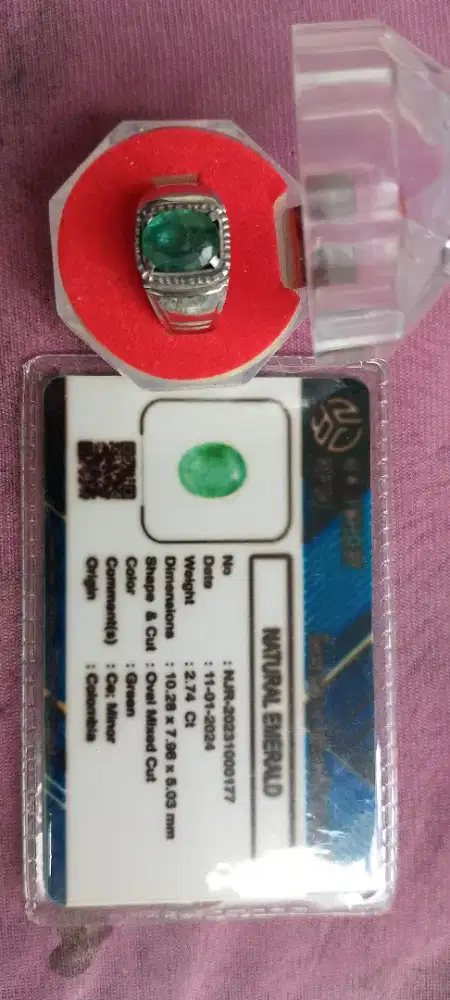 Cincin natural emerald