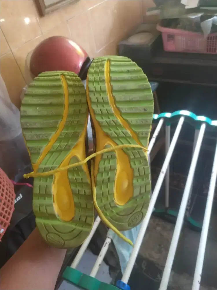 BU... Sepatu pria wanita Unisex