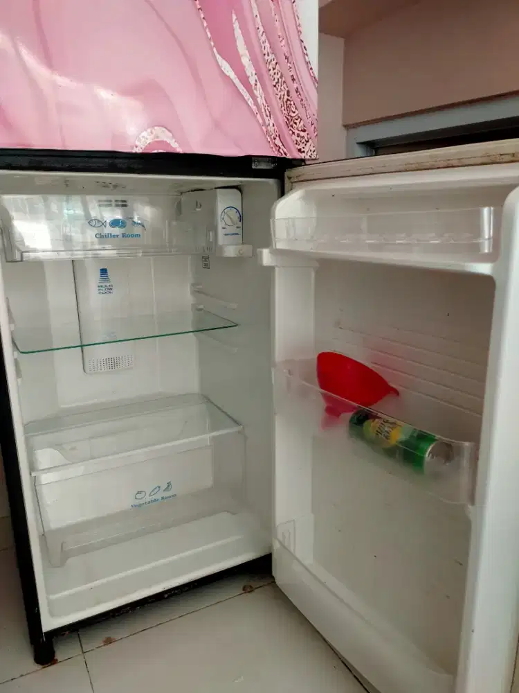 Dijual Kulkas Bekas Merk Aqua 2 Pintu