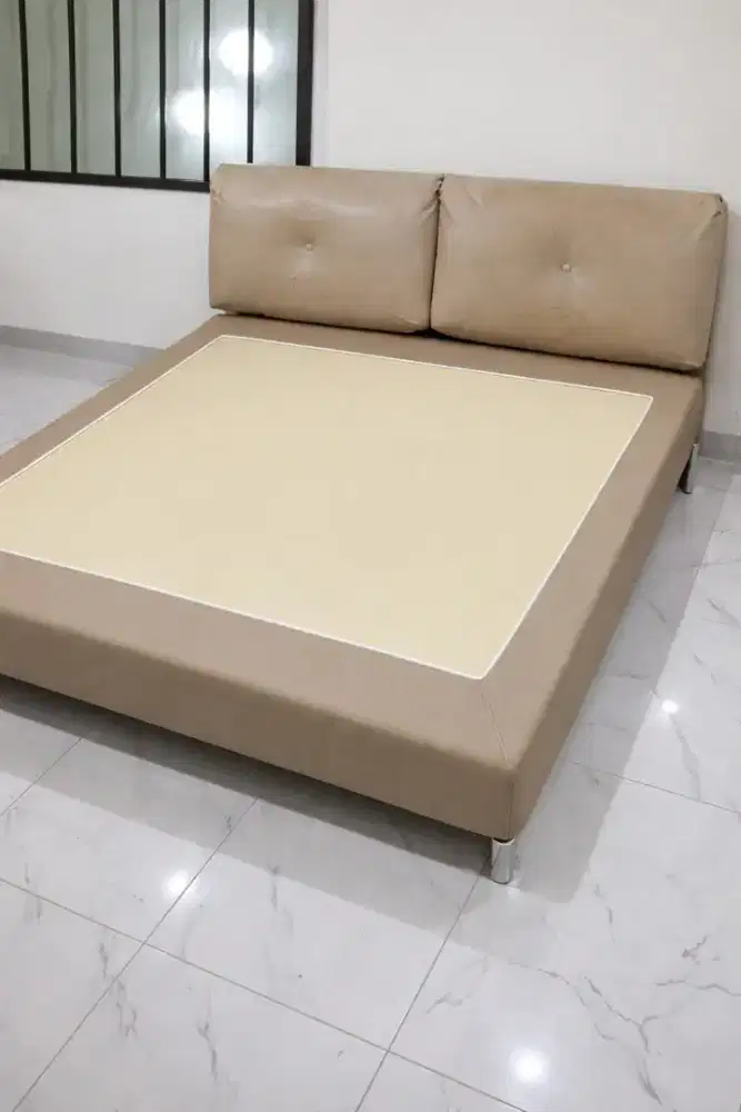 Dipan Queen Size merk Koala