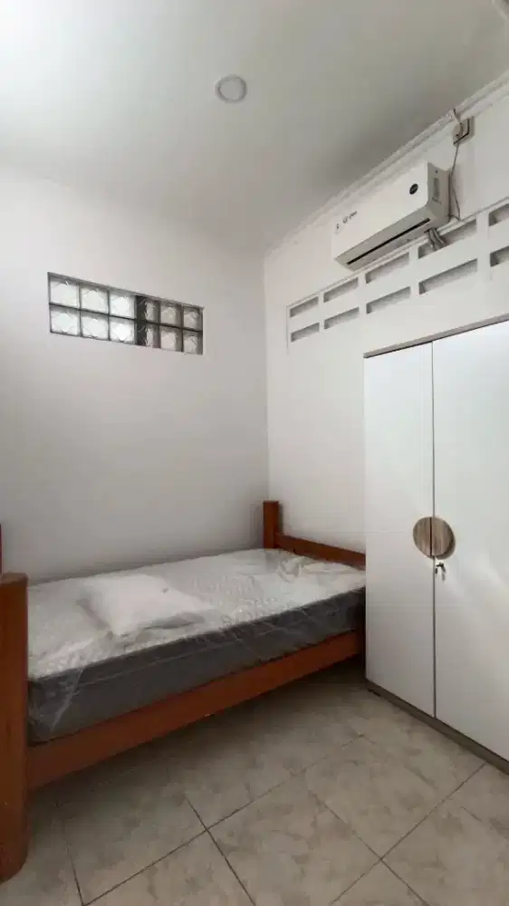 Furnished dan Strategis Mimi Kost Utan Kayu Selatan mulai dari 1,3juta