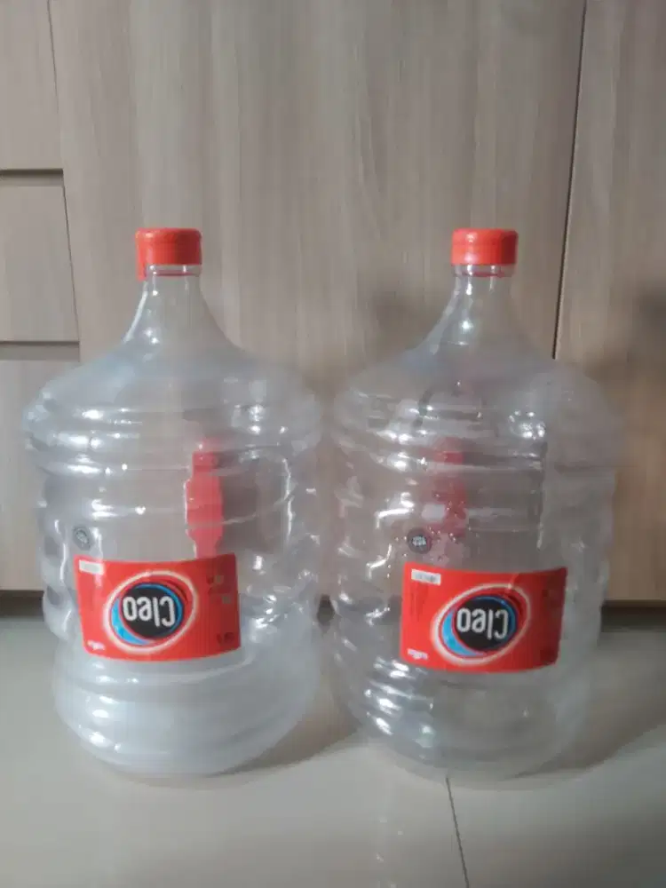Jual murah 2 galon cleo kosong spt foto msh bgs,25 ribu untuk 2 galon