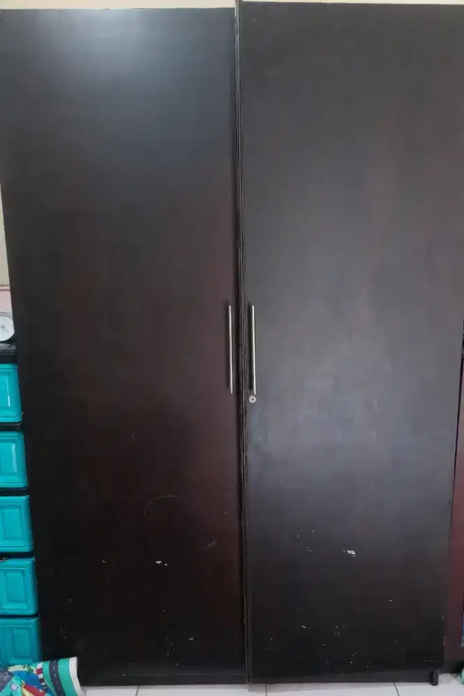 Lemari Pakaian Besar