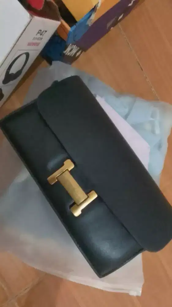 tas tali warna hitam