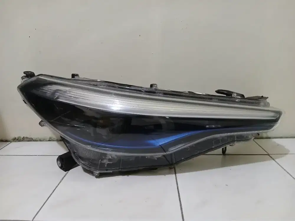 Headlamp kanan corolla cross hybrid