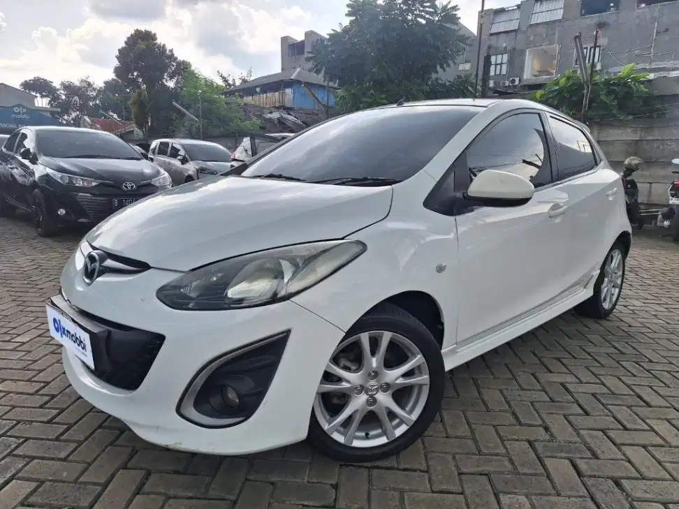 DP RENDAH Mazda 2 1.5 R Bensin-AT 2011 WMA