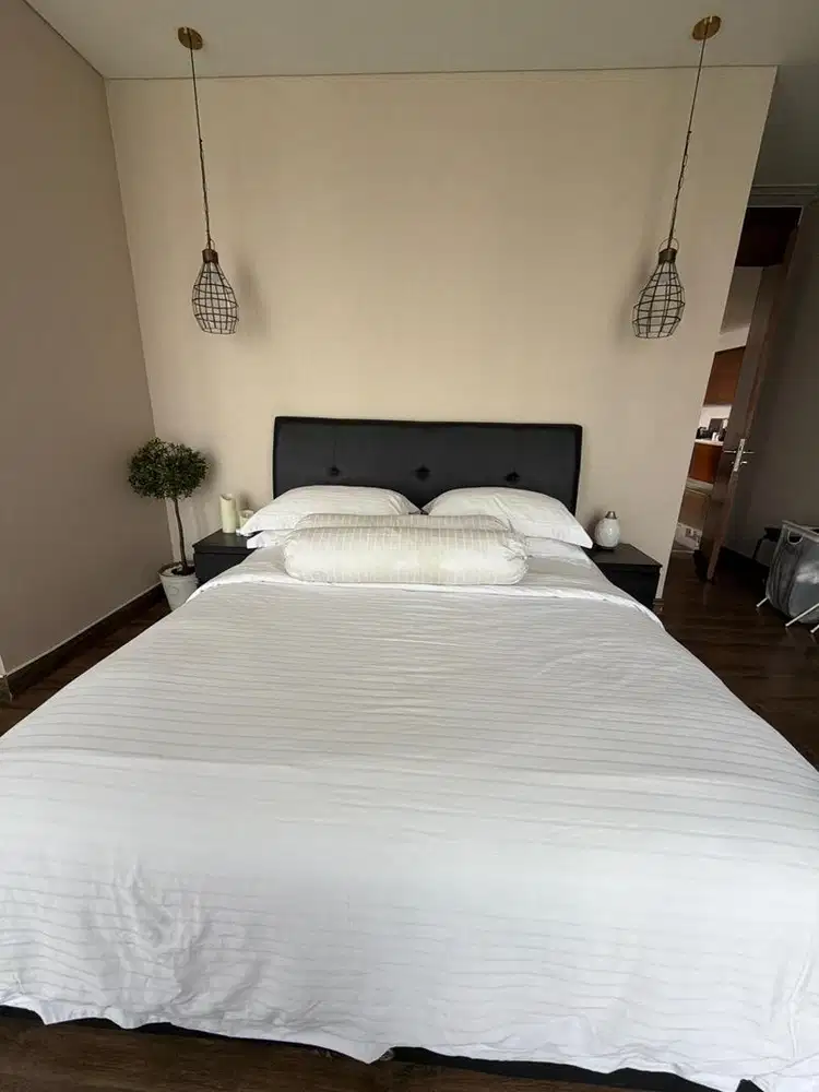 King size bed + Serta mattress