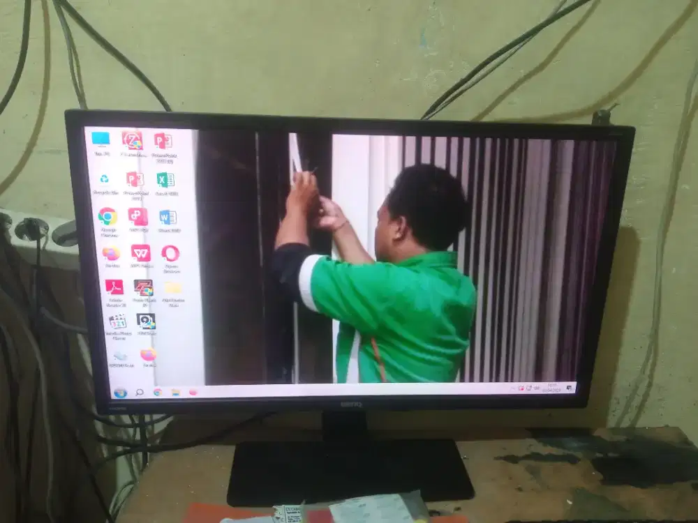 Monitor LED Ben Q ukuran 28inch supot HDMI