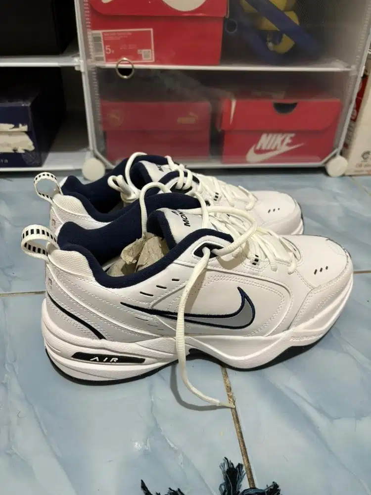 Sepatu Air Monarch IV
