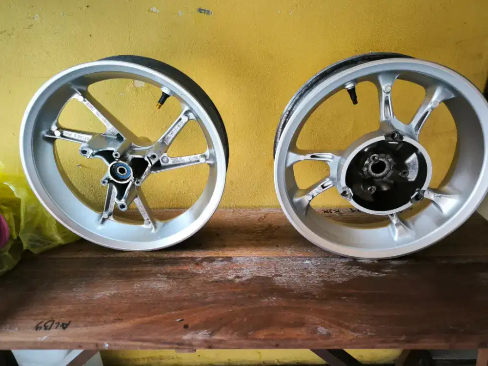 Velg nmax old repaint silver