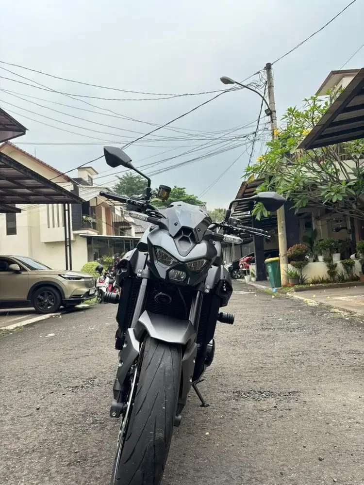 Kawasaki Z900 2025 Hitam
