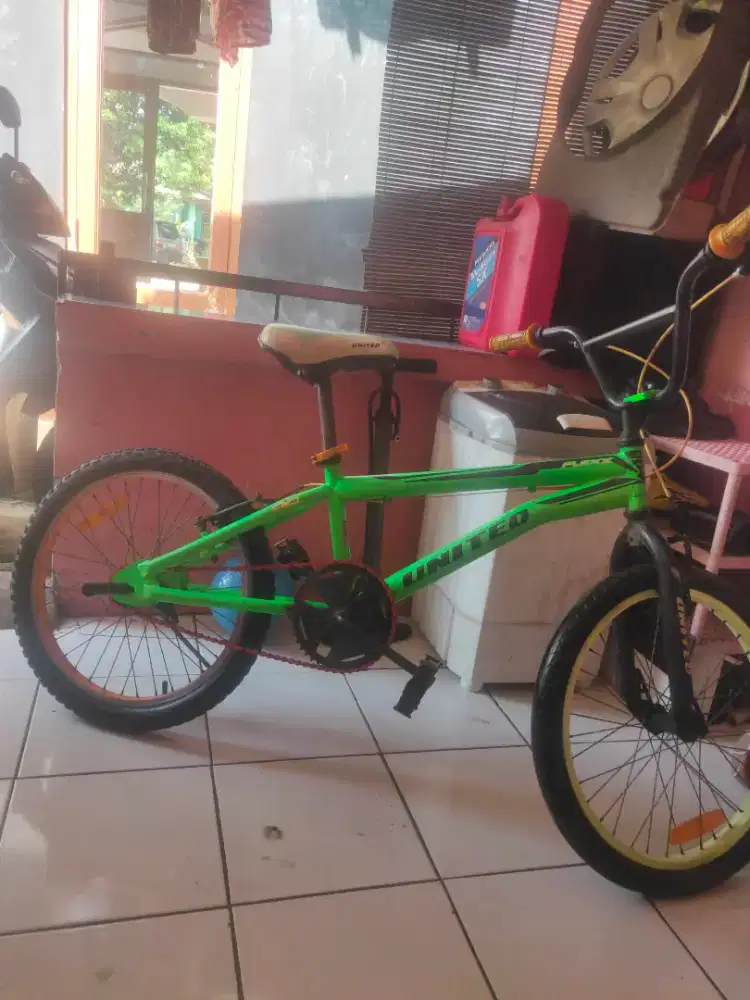 Sepeda united bmx