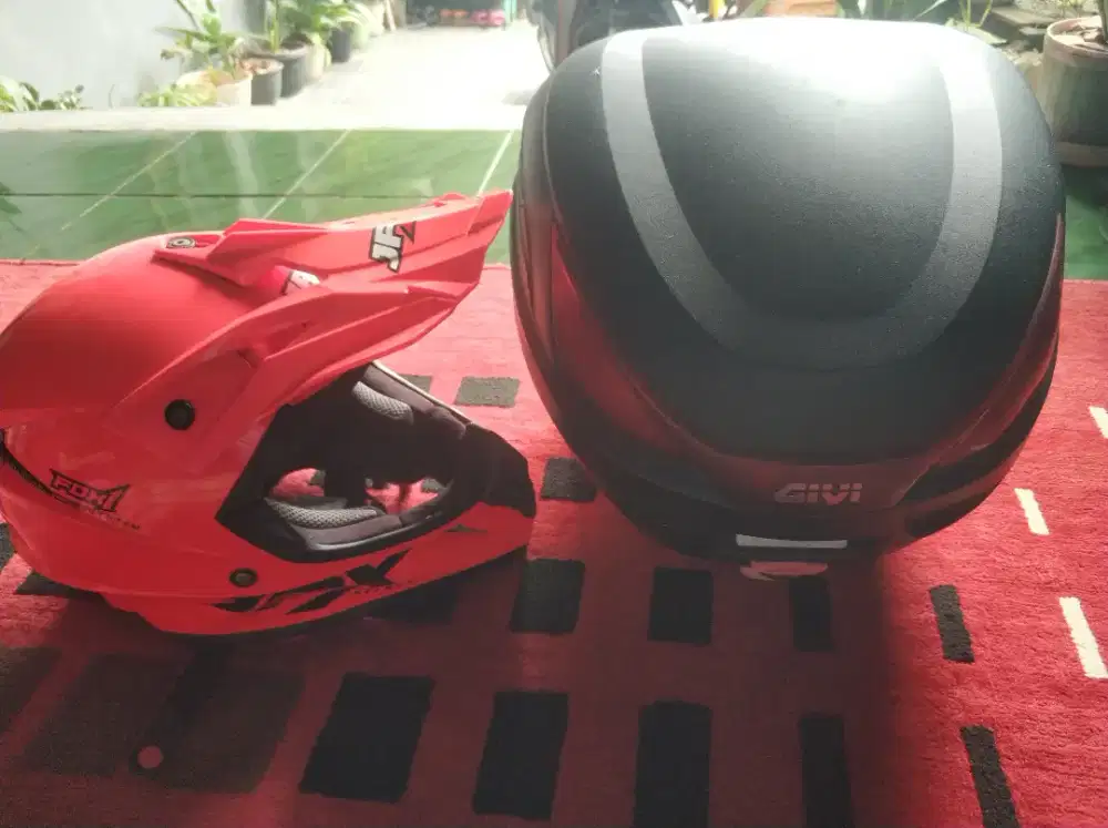 Jual Helm dan Box Givi Original paket touring murah