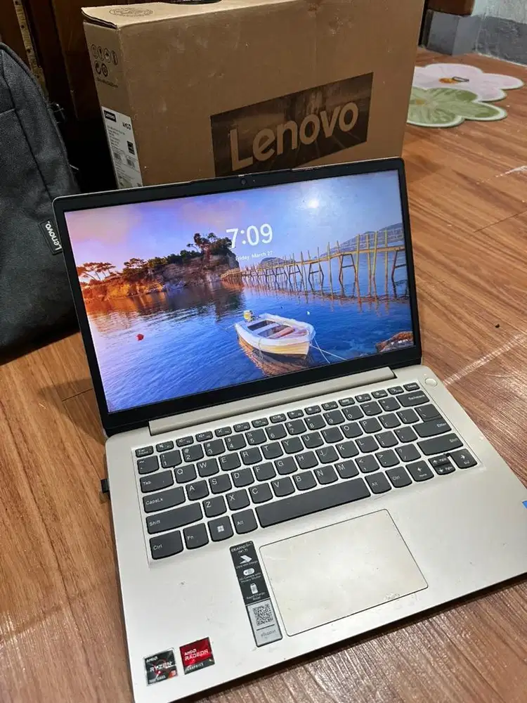 Laptop LENOVO ideapad slim 1/ AMD Ryzen 3 7320U/Ram 8GB/SSD 256GB