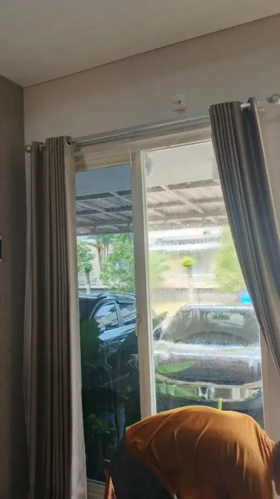 Pusat sticker kaca film peredam panas rumah & cutting sandblast logo