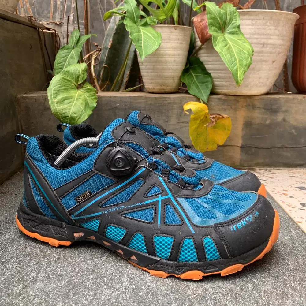 Sepatu outdoor treksta Boa goretex size 44.5 insole 28.5