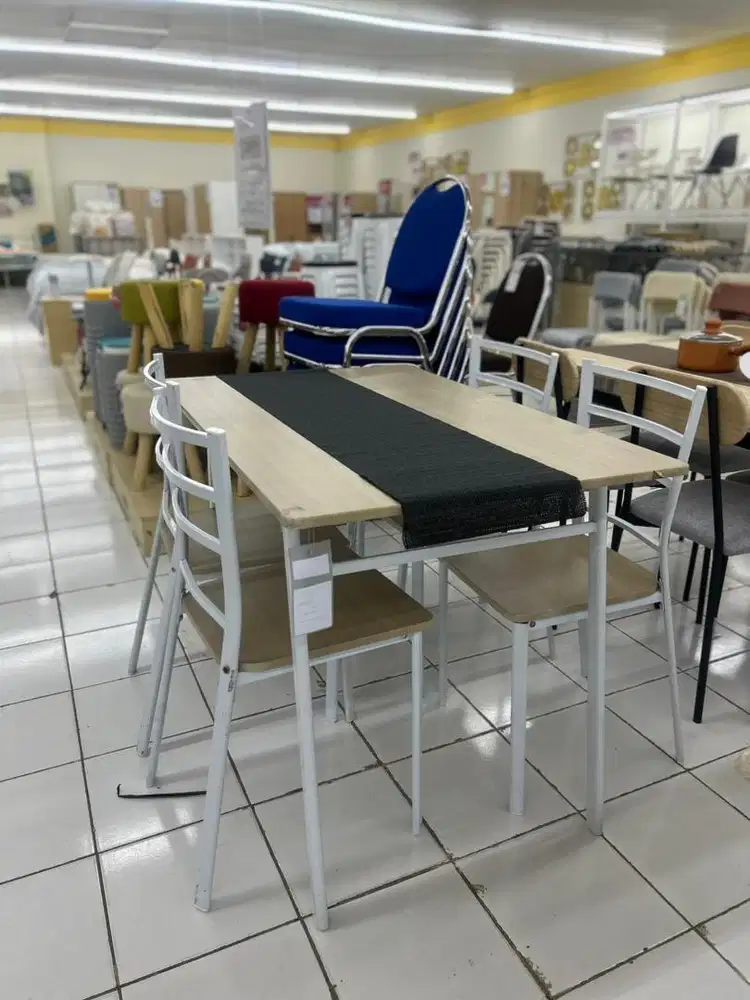 Set meja makan selma