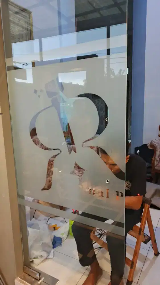 Aneka sticker cutting sandblast logo toko parfum stiker buram kantor