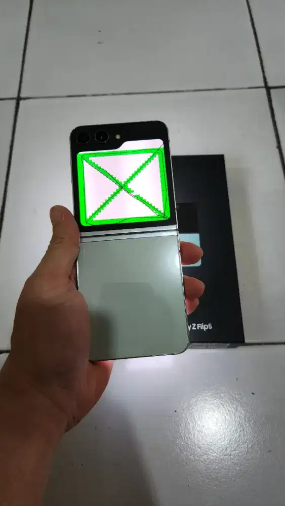 Samsung Z Flip 5 256GB Mint Minus Pemakaian