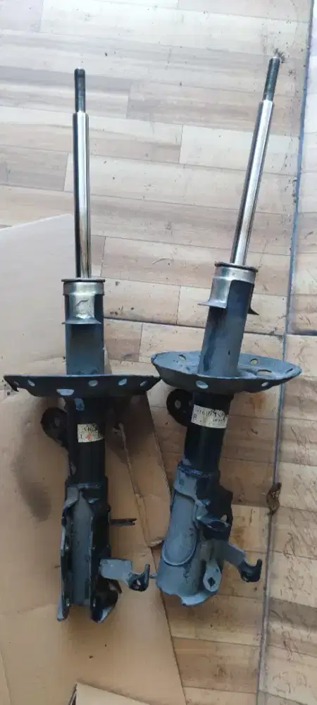 Shockbreaker Depan Honda BRV Gen 1 Ori Showa + Support Shock