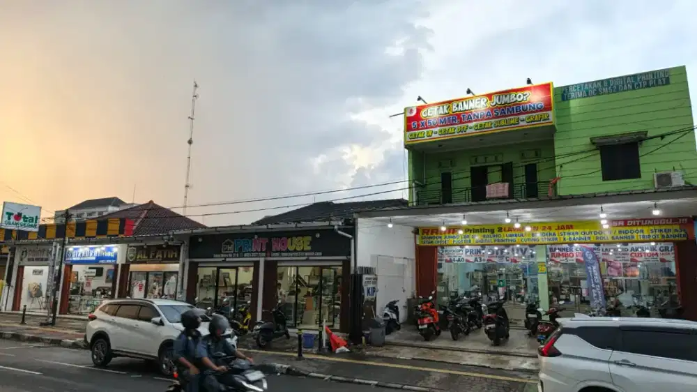 Operator digital printing dan percetakan