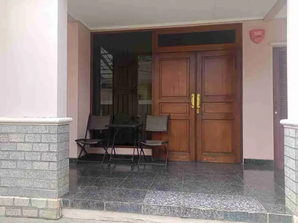 RUMAH SEWA FULL FURNISHED KEBAYORAN BARU JAKARTA SELATAN